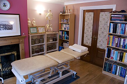 Treatment room at Dashan Clinic with two treatment couches